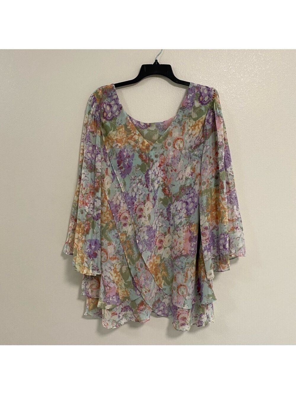 Hot in Hollywood Criss Cross front Blouses Floral Watercolor print Plus Size 2X